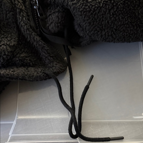 Gymshark Black Fuzzy Crop Jacket - Picture 3 of 5